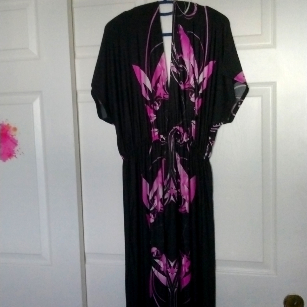 🧘 Women's long flowy short sleeve V neck printed maxi dress